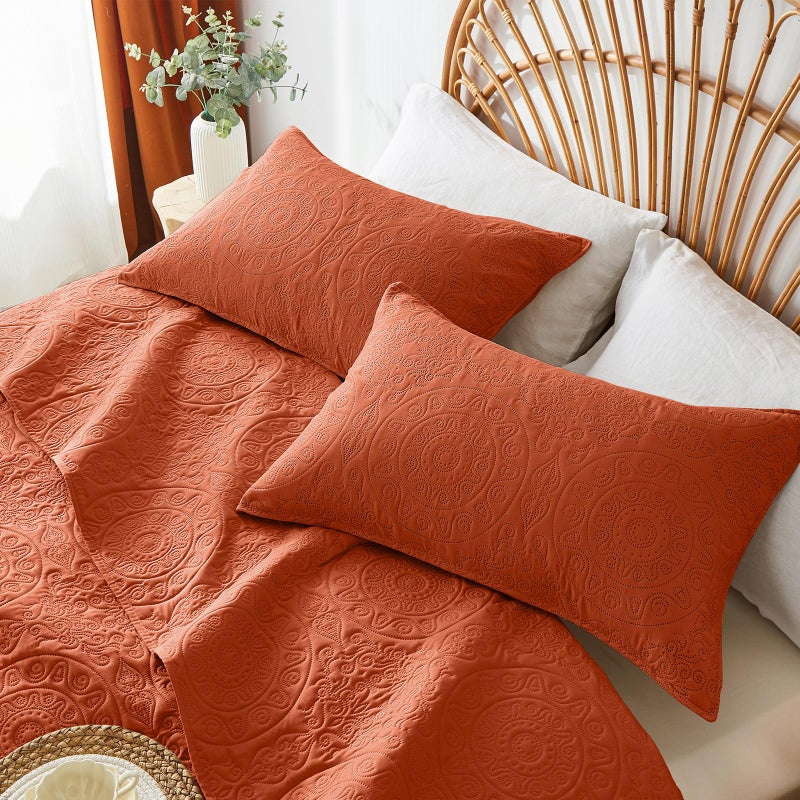 WURUIBO Burnt Orange Quilt Set King/Cal King Size  Embossing Microfiber Bedspreads with Pillow Sham  Ligthweight Breathable Thin Coverlet  Reversible Bedding Set for All Season(1 Quilt 2 Pillow Shams) - Image 4
